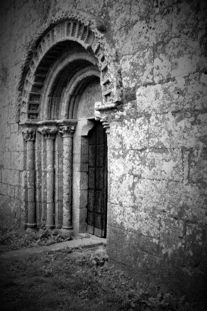 Melide. Romański portal kościoła st. Maria de Melide. Fot. Jerzy S. Majewski