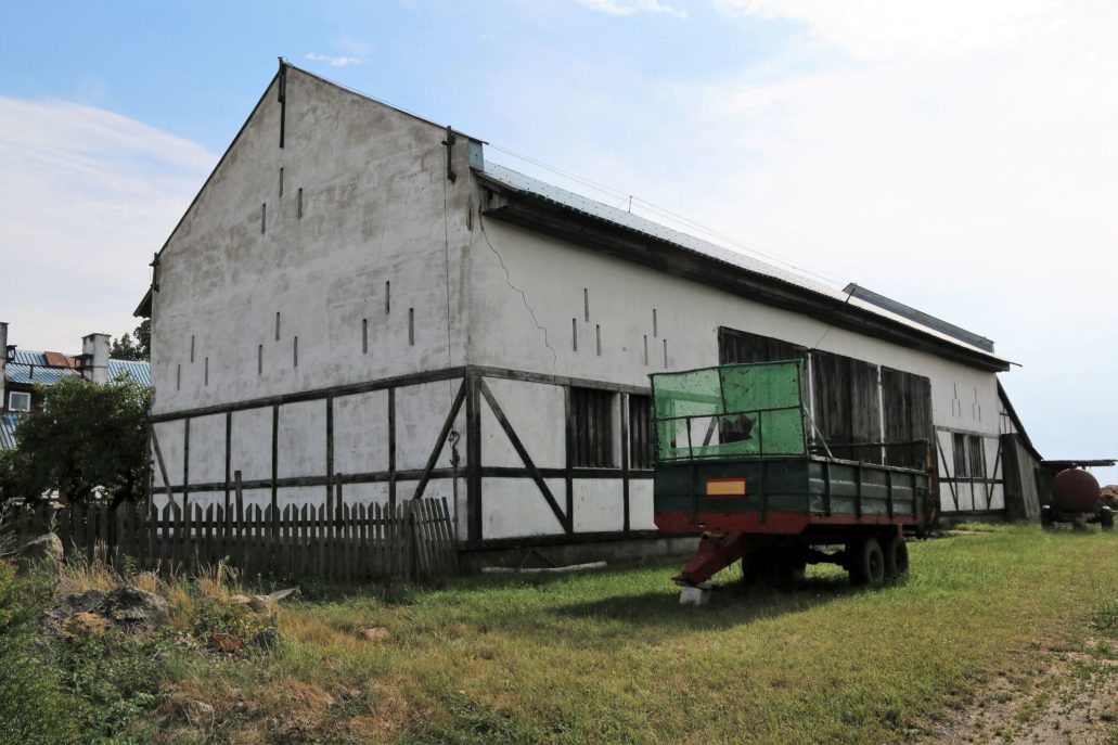 Odargowo. Jedna ze typowych stodół z otworami wentylacyjnymi w ścianach. Fot. Jerzy S. Majewski