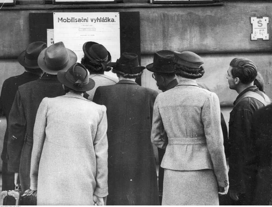 Praga Czeska. Ogłoszenie o mobilizacji w obliczu niemieckiego zagrożenia jesienią 1939 r. Fot. Narodowe Archiwum Cyfrowe