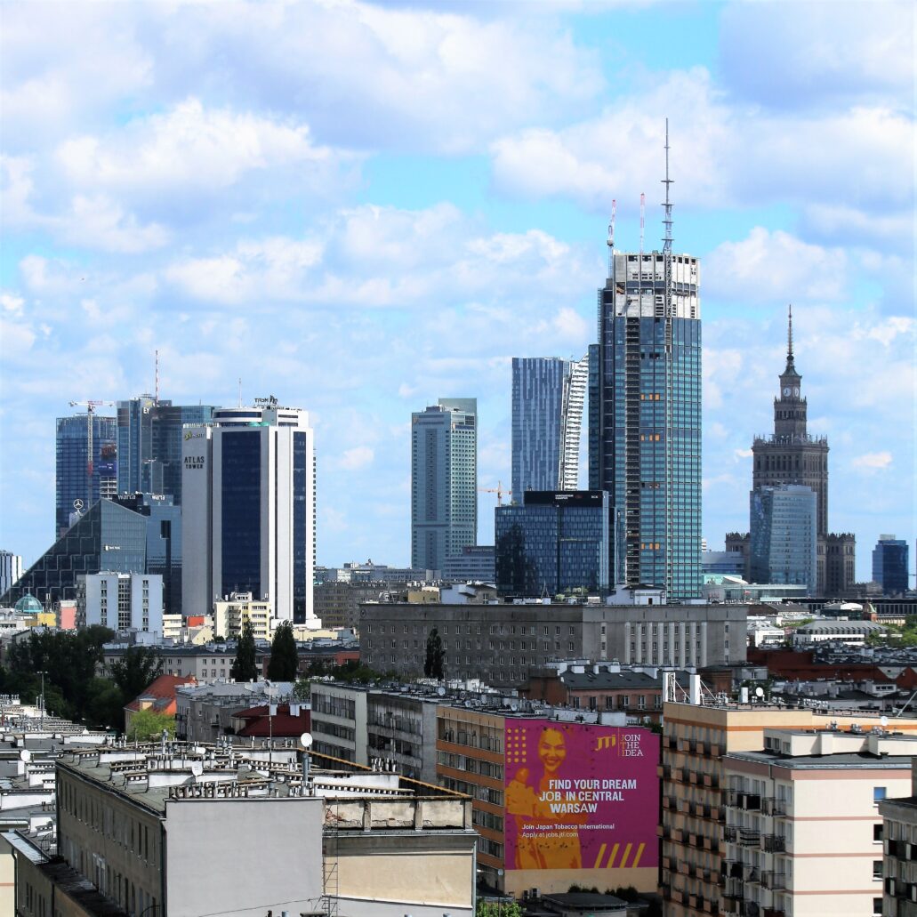 Warszawa 2021. Ten sam wycinek panoramy miasta pomiędzy wieżowcem „Cosmopolitan” a Pałacem Kultury i Nauki w maju 2021 r. Fot. Jerzy S. Majewski