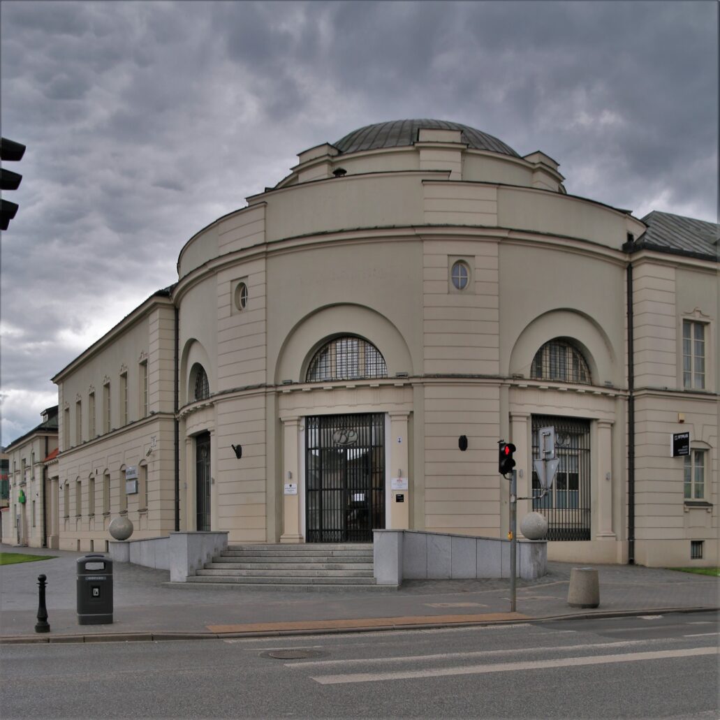 Siedlce. Dawny gmach Banku Polskiego. Nakryta kopułą, narożna rotunda z głównym wejściem. Fot. Jerzy S. Majewski